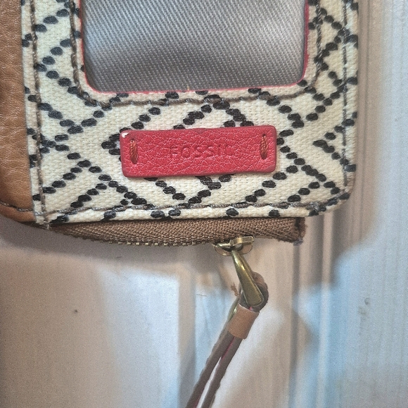Fossil Small Coin Purse and Wallet. EUC, Authentication Inside Tag. - Picture 3 of 8
